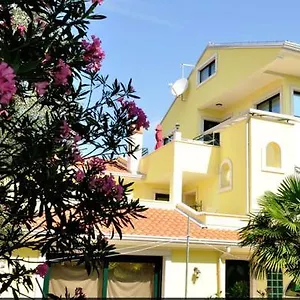 https://apartments-adri.in-istria.net